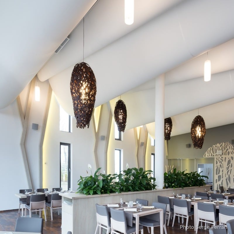 Vélum de plafond en Tenseo Comfort AW dans un restaurant