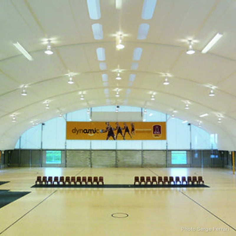 Plafond tendu en Tenseo Comfort AW dans une salle de sport