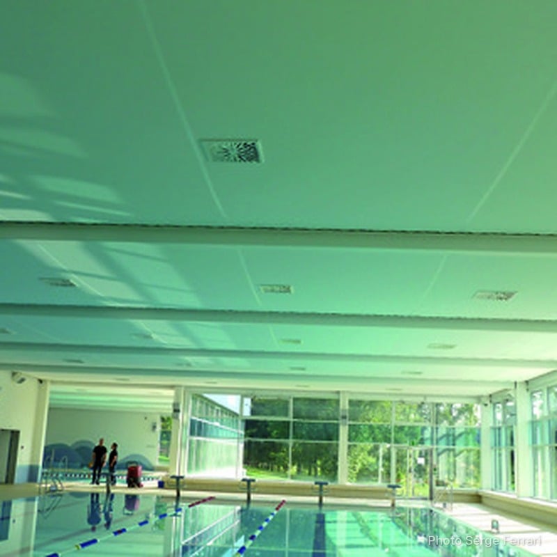 Plafond tendu en Tenseo Comfort AW dans un centre aquatique