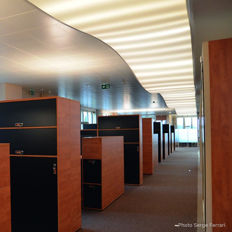 Plafond lumineux en Tenseo Comfort AW Lux dans un espace de bureaux