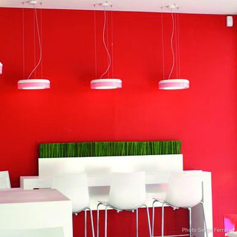 Mur tendu en Tenseo Comfort AW derrière un comptoir de restaurant